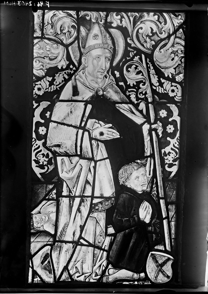 <p><span class="TextRun SCXW53479223 BCX8" lang="DE-DE" xml:lang="DE-DE" data-contrast="none"><span class="NormalTextRun SCXW53479223 BCX8">Unteres Rechteckfenster mit Weinranken</span><span class="NormalTextRun SCXW53479223 BCX8">, </span></span><span class="TextRun SCXW53479223 BCX8" lang="DE-DE" xml:lang="DE-DE" data-contrast="none"><span class="NormalTextRun SCXW53479223 BCX8">Glasmalerei, verbleite und bemalte H&uuml;ttengl&auml;ser, aus der Zisterzienserabteikirche Altenberg bei K&ouml;ln,</span> <span class="NormalTextRun SCXW53479223 BCX8">Niederrhein 1259</span></span></p>